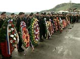 Родные и близкие, военные моряки и командование флота вспоминали сегодня трагически погибших на "Курске" моряков