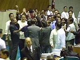 Филиппинский сенатор обещает заняться любовью на полу парламента