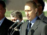 Президент России Владимир Путин, который наблюдал сегодня за показательными выступлениями на МАКСе-2001, очень высоко оценил этот салон