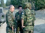 Руководство миротворческого контингента НАТО в Македонии провело переговоры с лидерами албанских боевиков