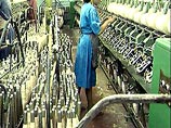На индийский фабриках презервативы натягиваются на бобины, что позволяет ускорить ткацкий процесс, поскольку, таким образом, нить не соскакивает с катушки
