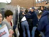 Полиция и внутренние войска вновь приступили к усиленному патрулированию улиц Белфаста Полиция и внутренние войска вновь приступили к усиленному патрулированию улиц Белфаста