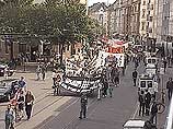 В акциях протеста в Дюссельдорфе принимает участие около 25 тысяч человек