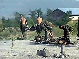  "Каждый день (в Чечне) гибнут юные российские солдаты, гибнут чеченцы, причем в количестве в 20 раз большем", говорится в петиции