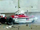 Бывший гонщик Формулы-1 Алессандро Дзанарди, покидая пит-лейн за двенадцать кругов до финиша 154-круговой гонки неожиданно потерял управление, его машину развернуло и выбросило на трек