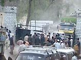 В Пакистан из Афганистана хлынул поток беженцев В Пакистан из Афганистана хлынул поток беженцев