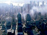 Спасатели, ведущие работы по разборке завалов на месте рухнувших зданий Всемирного торгового центра в Нью-Йорке, обнаружили первые фрагменты врезавшегося в здание самолета