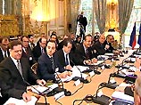 Президент Франции Жак Ширак заявил, что Евросоюз исходит из "необходимости безотлагательно искать политическое решение" этого вопроса, основываясь на сохранении суверенитета России