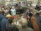 В Москве прошел траурный митинг на Лубянской площади, где 10 лет назад был установлен Соловецкий камень - первый памятник жертвам ГУЛАГа В Москве прошел траурный митинг на Лубянской площади, где 10 лет назад был установлен Соловецкий камень - первый памятник жертвам ГУЛАГа