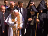 Папа Римский Иоанн Павел II и Католикос Гарегин II в Эчмиадзине