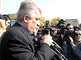 Вартанян - бизнесмен из Москвы, гражданин России, в последнее время развернул в Армении активную антипрезидентскую кампанию. Сегодня он выступил инициатором митинга оппозиции в Ереване, на который собралось около 15 тысяч человек Вартанян - бизнесмен из Москвы, гражданин России, в последнее время развернул в Армении активную антипрезидентскую кампанию. Сегодня он выступил инициатором митинга оппозиции в Ереване, на который собралось около 15 тысяч человек