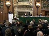 Вилла Хюгель - особняк в псевдоклассическом стиле, бывшее родовое поместье семьи Крупп, металлургических магнатов Германии. Расположена она в живописном районе Эссена - Бальденай Вилла Хюгель - особняк в псевдоклассическом стиле, бывшее родовое поместье семьи Крупп, металлургических магнатов Германии. Расположена она в живописном районе Эссена - Бальденай