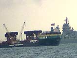 Специальная баржа Giant 4 произвела позиционирование и стала на 8 якорей над корпусом затонувшей атомной подводной лодки "Курск"