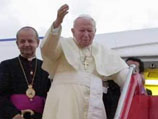 Иоанн Павел II на трапе самолета перед отлетом из Армении