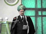 Председатель ЦДУМ муфтий Талгат Таджуддин читает проповедь в мечети