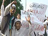 Исламские радикалы проводят акции протеста у посольства США в Джакарте