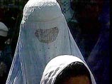 Француз, как утверждается, был переодет в традиционную афганскую женскую одежду, скрывавшую его лицо