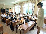 Министерство образования обучит школьников петь гимн стоя