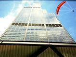 Одна из американских фирм представила на рынке парашюты для прыжков с небоскребов