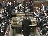 Начало заседания обеих палат британского парламента было задержано на час после обнаружения в здании подозрительного пакета
