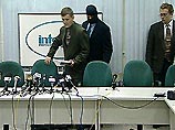 17 ноября 1998 года в пресс-центре "Интерфакса" офицеры ФСБ в масках разоблачали преступную деятельность своего ведомства. Из всех только Александр Литвиненко не прикрывал лицо