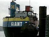 Сейчас идет крепление системы "понтоны - Giant-4 -"Курск" непосредственно в доке Сейчас идет крепление системы "понтоны - Giant-4 -"Курск" непосредственно в доке