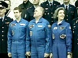 В его составе командир корабля Виктор Афанасьев, бортинженер Константин Козеева и французская астронавтка-исследователь Клоди-Андре Эньере