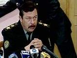 Выступая в среду по национальному телевидению, Кучма заявил, что он принял отставку Кузьмука и отстранил от должности ряд других высших офицеров Минобороны Украины