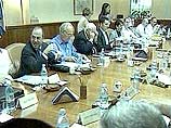 Сегодня ночью узкий кабинет министров Израиля, в который входят представители силовых ведомств, принял решение о постепенном выводе своих войск из шести палестинских городов на Западном берегу реки Иордан