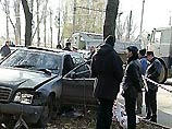 Сегодня в полдень под днищем "мерседеса" на Живописной улице столицы сработало взрывное устройство Сегодня в полдень под днищем "мерседеса" на Живописной улице столицы сработало взрывное устройство