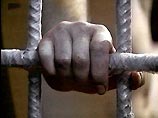 В результате переговоров, проводимых руководством Главного управления исполнения наказаний МВД Киргизии, заключенные выпустили из плена прапорщика внутренних войск