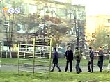 Около 15:00 по московскому времени неизвестный в маске с гранатой в руке ворвался в здание поликлиники, расположенной в доме 5 по улице Пушкинская, и объявил всех находящихся внутри заложниками