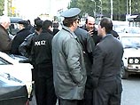 В Тбилиси люди вышли на митинг протеста против захвата независимого телеканала "Рустави-2" В Тбилиси люди вышли на митинг протеста против захвата независимого телеканала "Рустави-2"