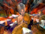 Центральная церемония с участием 400 священнослужителей, облаченных в традиционные шафрановые тоги, состоялась в таиландской столице в Храме изумрудного Будды