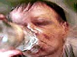 Вся добыча грабителей состояла из нескольких бутылок водки. Уходя, они подожгли дом. Вся добыча грабителей состояла из нескольких бутылок водки. Уходя, они подожгли дом.