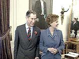 Принц Чарльз получил в Риге по лицу букетом гвоздик