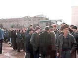 Студенты и преподаватели Грозненского университета во вторник с утра пикетируют въезд на территорию Дома правительства Чечни