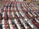 Сегодня на заседании Государственной Думы депутат группы "Народный депутат" Гаджи Махачев предложил включить в повестку дня вопрос об освобождении от должности вице-спикера Госдумы Владимира Жириновского Сегодня на заседании Государственной Думы депутат группы "Народный депутат" Гаджи Махачев предложил включить в повестку дня вопрос об освобождении от должности вице-спикера Госдумы Владимира Жириновского