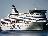 Паром Silja Line с 536 пассажирами из-за шторма не может войти в порт Турку
