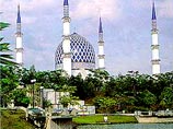 Салахуддин Абдул Азиз Шах был одиннадцатым монархом Малайзии с момента провозглашения ее независимости от Британии в 1957 году
