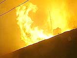 В городе Салават, в Башкирии, в насосном цехе одного из предприятий на установке этилбензола сегодня ночью произошел взрыв газовоздушной смеси с последующим возгоранием