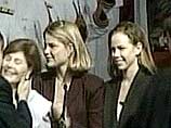 Президент Буш сегодня поздравит своих дочерей-близняшек с 20-летием