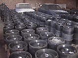 Полиэтиленовые бочки со спиртом были спрятаны под вилками капусты в автомобиле КамАЗ