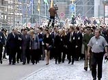 . По данным организаторов манифестации - Союза военнослужащих бундесвера и профсоюза полицейских, - в ней приняли участие около 25 тыс. человек . По данным организаторов манифестации - Союза военнослужащих бундесвера и профсоюза полицейских, - в ней приняли участие около 25 тыс. человек