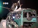 Сегодня ночью в Израиле, в нескольких километрах от города Хадера, взорвался пассажирский автобус. Погибли четверо - сам камикадзе и три пассажира. Еще 10 человек получили тяжелые ранения Сегодня ночью в Израиле, в нескольких километрах от города Хадера, взорвался пассажирский автобус. Погибли четверо - сам камикадзе и три пассажира. Еще 10 человек получили тяжелые ранения