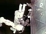 Задача космонавтов - устранить неисправность, возникшую в стыковочном узле служебного модуля "Звезда" во время причаливания грузового корабля "Прогресс М1-7"