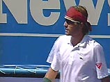 Француз Арно Клеман вышел в четвертьфинал теннисного турнира в Лионе