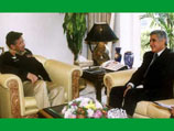 Лидер Пакистана Первез Мушарраф и генеральный секретарь Организации Исламская конференция Абдель Вахид Бельказиз