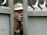 В ночь на понедельник из воинской части в поселке Мокзон Читинской области сбежал солдат срочной службы с автоматом и двумя магазинами к нему