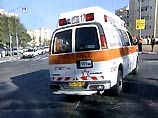 Когда к месту теракта выехали машины скорой помощи, палестинцы открыли огонь по машинам, продолжая при этом обстреливать автобус